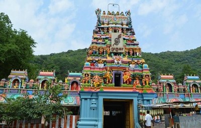 Pazhamudhir Solai