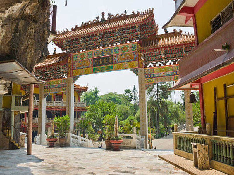 Sam Poh Tong Cave Temple